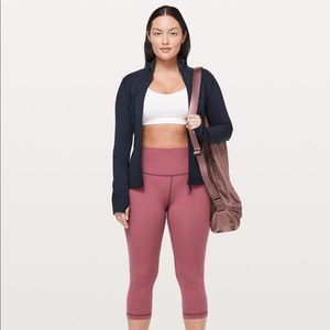 Lululemon Aligns Misty Merlot size 6 21”